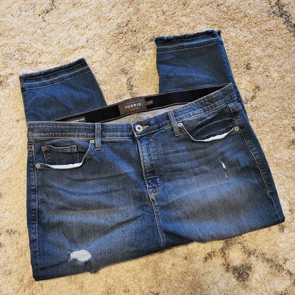 Torrid premium sky high skinny crop capris - Picture 1 of 10